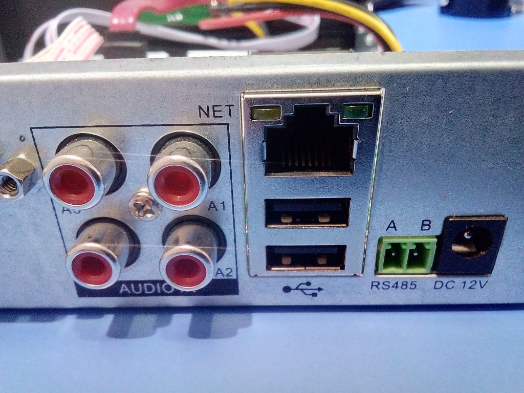 4 канала для подключения микрофонов, а справа USB, LAN, питание DC-12V и RS485 IMG_20190116_110932.jpg